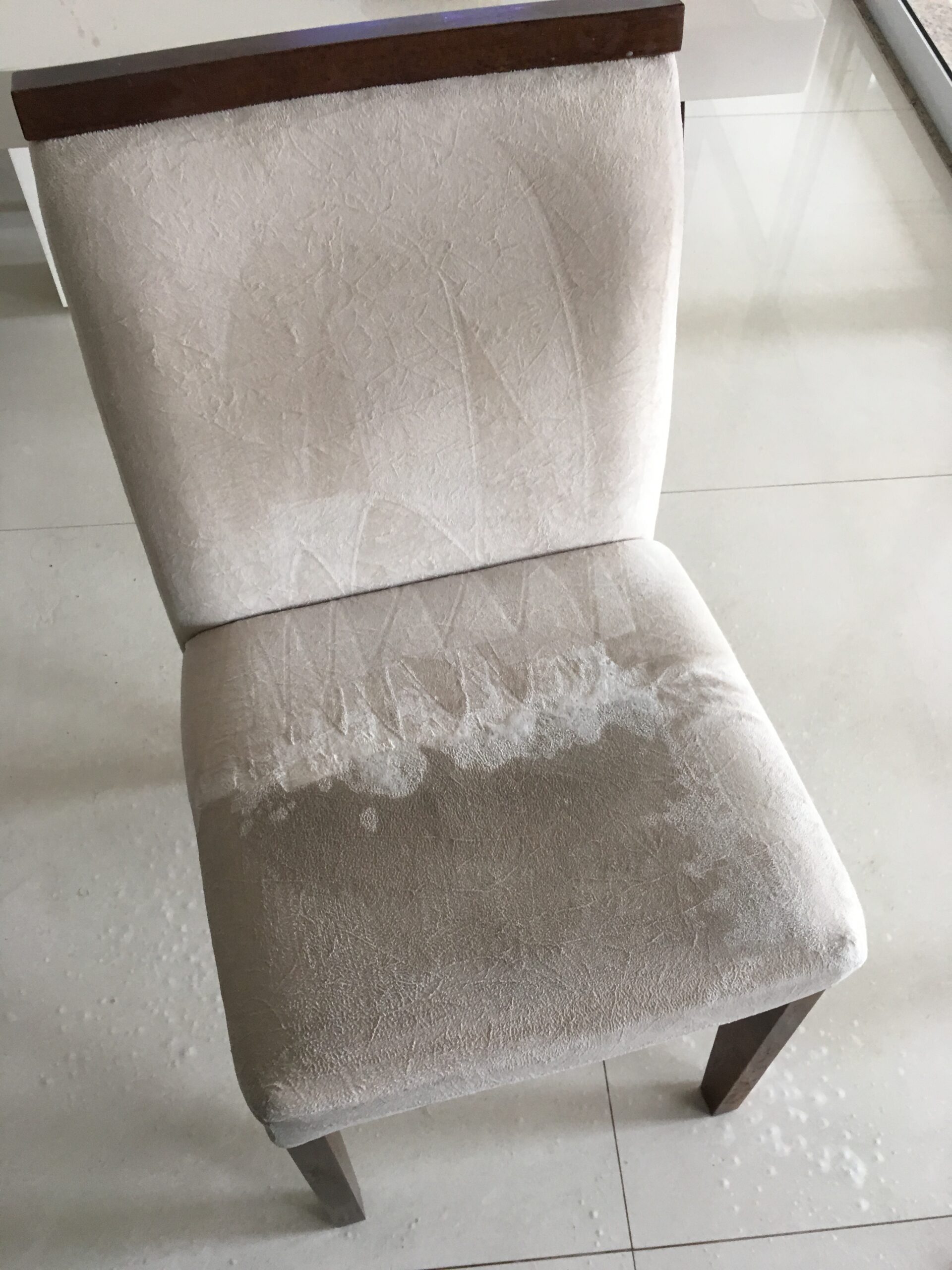 limpeza-de-cadeira-scaled limpeza de cadeiras  LIMPEZA CADEIRAS-